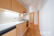 Pronájem prostorného bytu 3+1 s lodžií, 75,6 m2, na ul. Běly Pažoutové v Brně Komíně, cena 22500 CZK / objekt / měsíc, nabízí 