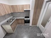 Pronájem zrekonstruovaného bytu 2+1 s balkonem v bezprostřední blízkosti centra Brna na ulici Pekařs, cena 18900 CZK / objekt / měsíc, nabízí 