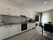 Exkluzivní pronájem podkrovního bytu 3+kk (60 m2) Ruská, Chomutov, cena 13500 CZK / objekt / měsíc, nabízí 