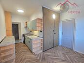 Pronájem bytu 3+1 se zasklenou lodžií po rekonstrukci, 67 m², Chomutov, ul. Kundratická, cena 17000 CZK / objekt / měsíc, nabízí 