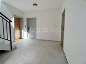 Pronájem luxusního bytu 2+kk 40 m- novostavba, přízemí, parkovací stání před domem, cena 12500 CZK / objekt / měsíc, nabízí 