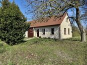 Prodej samostaně stojícího domu s rozsáhlými pozemky 2 368 m a uzavřeným dvorem, Olší, cena 3675000 CZK / objekt, nabízí 