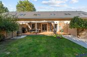 Prodej moderního rodinného domu 4+1 se zahradou a terasou, Praha-Benice, cena 16490000 CZK / objekt, nabízí 