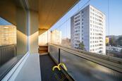 Pronájem 2+kk se zasklenou lodžií, u metra Skalka, ulice Pod Strání , cena 18500 CZK / objekt / měsíc, nabízí MB&Partners