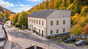 Prodej komerční nemovitosti s restaurací, společenským sálem a ubytovacími prostory , cena cena v RK, nabízí 