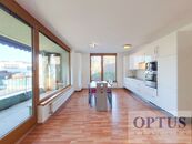 P5 Jinonice, ul. Břežánecká, částečně zař. moderní byt 3 + k. k., 2x balkon, 103 m2, sklep, garáž, cena 35000 CZK / objekt / měsíc, nabízí 