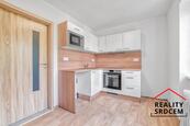 Pronájem zrekonstruovaného bytu 1+1, 28 m2, ul. Lískovecká, Frýdek-Místek, cena 9415 CZK / objekt / měsíc, nabízí 