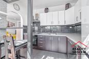 Prodej zrekonstruovaného bytu 3+1 s lodžií, os. vl., 73 m2, ul. Novodvorská, Frýdek-Místek, cena 4900000 CZK / objekt, nabízí 