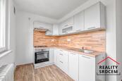 Pronájem zrekonstruovaného a nezařízeného bytu 2+1 s lodžií, 51 m2, ul. Frýdlantská, Frýdek-Místek, cena 13400 CZK / objekt / měsíc, nabízí 