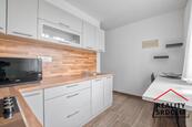 Pronájem zrekonstruovaného a nezařízeného bytu 2+1 s lodžií, 51 m2, ul. Frýdlantská, Frýdek-Místek, cena 13900 CZK / objekt / měsíc, nabízí 