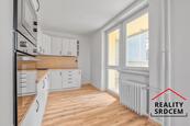 Pronájem zrekonstruovaného bytu 2+kk se šatnou a dvěma lodžiemi, 56 m2, ul. I. Šustaly, Kopřivnice, cena 13491 CZK / objekt / měsíc, nabízí 