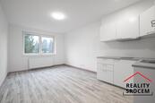 Pronájem bytu pro seniory 1+kk, ul. Radotínská, Bílovec , cena 10000 CZK / objekt / měsíc, nabízí DĚLÁME REALITY SRDCEM
