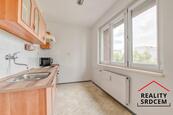Pronájem bytu v os. vlast. o velikosti 1+1/38m2 na ul. Kpt. Jaroše, Karviná - Mizerov, cena 5700 CZK / objekt / měsíc, nabízí 