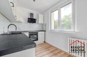 Pronájem bytu v os. vlast. 2+1/54 m2 na ul. Borovského, Karviná - Mizerov, cena 10400 CZK / objekt / měsíc, nabízí 