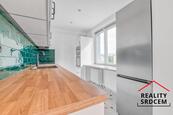 Pronájem moderního bytu 2+kk s balkónem 56 m2, ul. Hl. třída, Ostrava - Poruba, cena 14500 CZK / objekt / měsíc, nabízí 