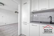 Pronájem bytu v os. vlast. o velikosti 1+1+lodžie/34 m2 na ul. Bratr. Veverkových, Karviná - Hranice, cena 8500 CZK / objekt / měsíc, nabízí 