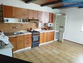 Nabízíme k pronájmu rodinný dům 4+1 se zahradou , na ulici Pod Školou , Držovice, cena 45000 CZK / objekt / měsíc, nabízí 