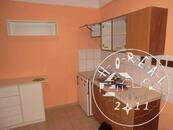 Pronájem prostorného světlého bytu 2+1 ve Znojmě, nám. Armády, cena 11000 CZK / objekt / měsíc, nabízí 