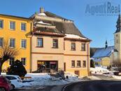 Prodej bytového domu s komerčními prostory na náměstí ve Starém Městě pod Sněžníkem, cena 4250000 CZK / objekt, nabízí AGENT REAL, s.r.o.