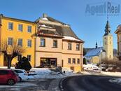 Prodej bytového domu s komerčními prostory na náměstí ve Starém Městě pod Sněžníkem, cena 4250000 CZK / objekt, nabízí 