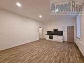 Pronájem kancelářských prostor v Šumperku na Hlavní třídě, cena 10700 CZK / objekt / měsíc, nabízí AGENT REAL, s.r.o.