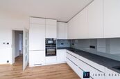 4 + kk (5+kk) + 2 lodžie (126 m) + 2 parkovací stání, cena 9990000 CZK / objekt, nabízí 
