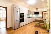 Prodej prostorného bytu 2+1 s terasou do vnitrobloku | 87 m | 1. NP | Praha 7 Holešovice, cena 12900000 CZK / objekt, nabízí JURIS REAL, spol. s r.o.