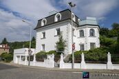 Reprezentativní prvorepubliková vila po rekonstrukci, s velkým potenciálem., cena 32990000 CZK / objekt, nabízí JURIS REAL, spol. s r.o.