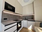 Pronájem, byt 1+kk, 33m2 Praha - Nusle, cena 25900 CZK / objekt / měsíc, nabízí 