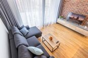 Kompletně vybavený byt 2+kk s terasou k pronájmu v centru Prahy - bez provize , cena 43400 CZK / objekt / měsíc, nabízí 