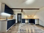 Nabízíme k pronájmu byt po rekonstrukci o dispozici 3+kk s výměrou 84,2 m2, v Novém Boru, ulice Máne, cena 14000 CZK / objekt / měsíc, nabízí 