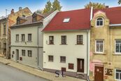 Nabízíme k pronájmu podkrovní byt o dispozici 1+kk v Mimoni, ulice Nádražní., cena 7000 CZK / objekt / měsíc, nabízí 