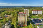 Nabízím k podnájmu bytovou jednotku se dvěma lodžiemi v České Lípě, o dispozici 2+1, 58,10 m2, ulice, cena 12500 CZK / objekt / měsíc, nabízí 