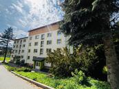 Nabízíme k pronájmu světlý a prostorný byt o dispozici 3+1+L o velikosti 88 m², Smržovka, cena 14000 CZK / objekt / měsíc, nabízí 