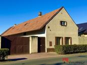 Exkluzivní prodej rodinného domu s pozemkem 2 927 m2 a výhledem na horu Říp, cena 5999000 CZK / objekt, nabízí 