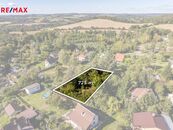 Prodej stavebního pozemku 725 m2 v Přestavlkách u Čerčan, 30 min. od okraje Prahy, cena 3215000 CZK / objekt, nabízí Denisa Dřevěná