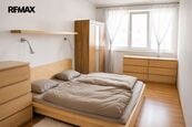 2+kk s velkou krytou terasou přímo u metra Hůrka, cena 22000 CZK / objekt / měsíc, nabízí Denisa Dřevěná