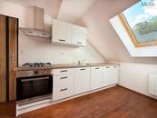 Pronájem, podkrovní byt 1+1, 42 m2, Osek, ul. Tovární, cena 9000 CZK / objekt / měsíc, nabízí