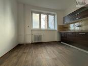 Pronájem bytu 2 + 1 s francouzským oknem, ul. Vítězslava Nezvala, Most, 52 m2, cena 11900 CZK / objekt / měsíc, nabízí 