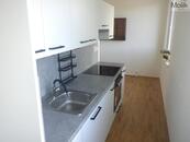 Prodej zrekonstruovaný byt 2+1 balkon, ploch 59 m2, vyhledávaná lokalita, Chomutov, Bezručova, cena 3099000 CZK / objekt, nabízí 