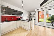 Prodej bytu 1+kk 40 m2 s terasou 15 m2, zahrádkou 64 m2 a sklepem, Míšovická, Praha 5 - Zličín, cena 6800000 CZK / objekt, nabízí Nexus Reality s.r.o.