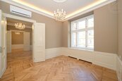 Prodej luxusně zrekonstruovaného bytu v centru Prahy 4+1 s dvou garáží a sklepním prostorem (180m2 užitné plochy) - možno jako kanceláře/ordinace/notáři, cena 25850000 CZK / objekt, nabízí CENTURY 21 Alex
