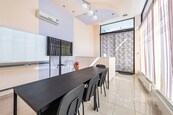 Prodej obchodního prostoru 91,3 m2 - Praha 6, Dejvice, s parkovacím stáním, cena 13999000 CZK / objekt, nabízí 