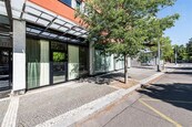 Prodej obchodního prostoru 85 m2 s parkovacím stáním, Kolejní, Praha 6 Dejvice, cena 14999000 CZK / objekt, nabízí