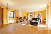 Prostorný rodinný dům 5+1 s velkorysou zahradou 1521 m2, cena 25000000 CZK / objekt, nabízí CENTURY 21 Tandem