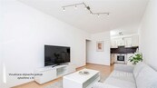 Světlý byt 2+kk (42 m2) s vlastní lodžií (6,3 m2) a sklepem, 5 min od metra Háje - Stříbrského, Praha, cena 7150000 CZK / objekt, nabízí CENTURY 21 Tandem