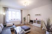 Pěkný světlý nezař. 1+kk/34m2, Praha 8 - metro Kobylisy/Palmovka, cena 17000 CZK / objekt / měsíc, nabízí 