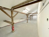 Pronájem skladu - komerčního prostoru 105m2 ve 2.patře s výtahem - Jirny, Tovární 26 Praha východ, cena 8925 CZK / objekt / měsíc, nabízí 