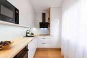 Pronájem velmi pěkného bytu 2+1 s balkonem ul. Francouzská , Ostrava, Poruba, cena 14000 CZK / objekt / měsíc, nabízí AVAPO-realitní kancelář s.r.o.