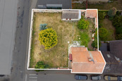 Prodej stavebního pozemku 663 m2 v centru Jiren - s menším rodinným domem, cena 8900000 CZK / objekt, nabízí